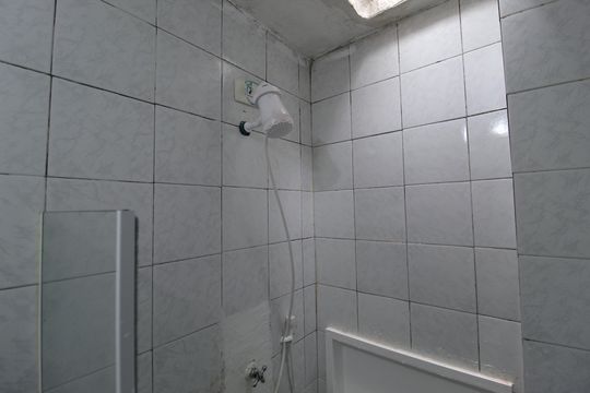 Banheiro de casa de condomínio para alugar com 1 quarto, 70m² em Vila Nova Conceição, São Paulo