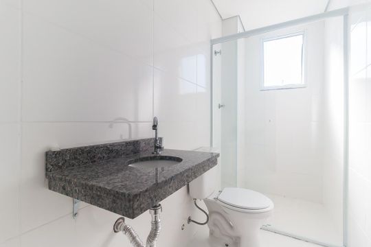 Banheiro de apartamento para alugar com 2 quartos, 54m² em Centro, Mogi das Cruzes