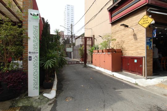 Fachada de casa de condomínio para alugar com 2 quartos, 100m² em Vila Nova Conceição, São Paulo
