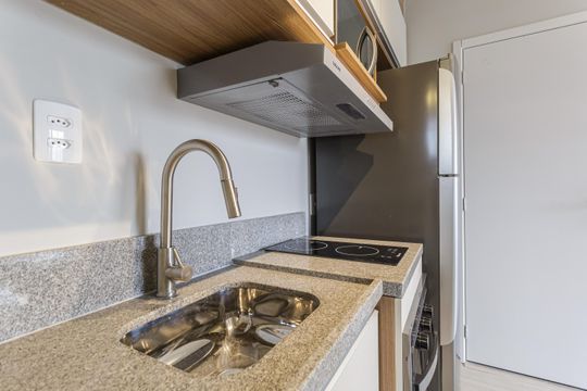 Cozinha de apartamento para alugar com 1 quarto, 27m² em Moema, São Paulo