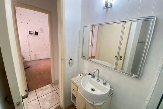 Banheiro social de apartamento à venda com 3 quartos, 55m² em Méier, Rio de Janeiro
