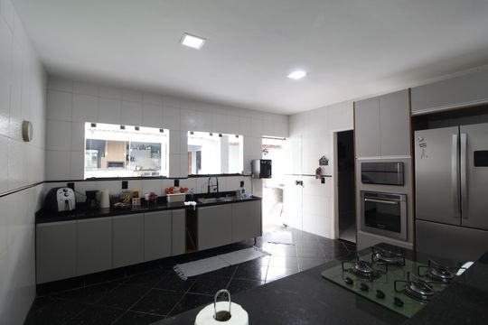 Cozinha de casa de condomínio à venda com 5 quartos, 310m² em Jacarepaguá, Rio de Janeiro
