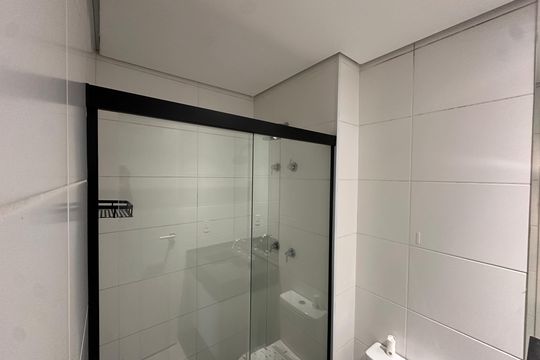 Banheiro de kitnet/studio à venda com 1 quarto, 29m² em Chácara Santo Antônio (zona Sul), São Paulo