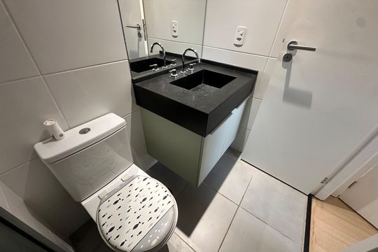 Banheiro de kitnet/studio à venda com 1 quarto, 29m² em Chácara Santo Antônio (zona Sul), São Paulo