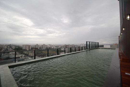 Área comum - Piscina de kitnet/studio à venda com 0 quarto, 30m² em Cristo Redentor, Porto Alegre