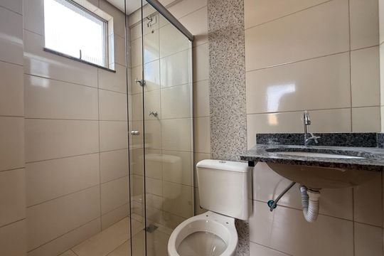 Banheiro social de apartamento para alugar com 3 quartos, 107m² em Jaqueline, Belo Horizonte