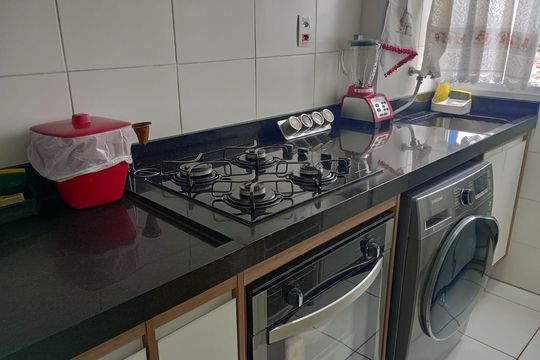 Cozinha de apartamento à venda com 2 quartos, 50m² em Dos Ortizes, Valinhos
