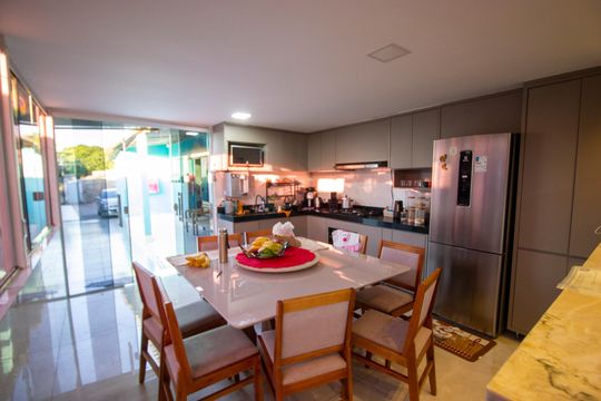 Casa para alugar com 5 quartos, 500m² em Setor Habitacional Arniqueira, Brasília