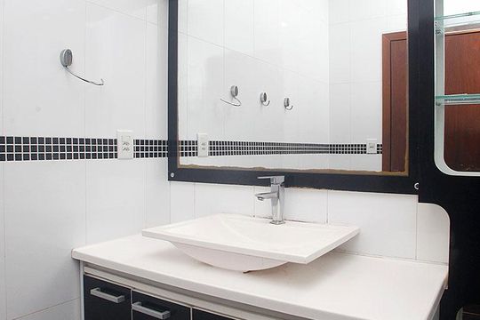 Banheiro 1 de apartamento à venda com 2 quartos, 89m² em Santa Cecília, Porto Alegre