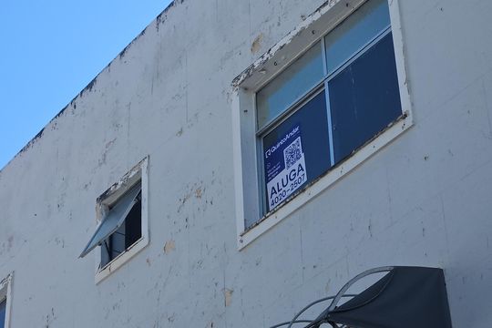 plaquinha Instalada  de apartamento para alugar com 2 quartos, 90m² em Pituba, Salvador
