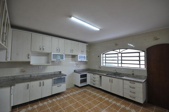 Cozinha de casa para alugar com 4 quartos, 237m² em Vila Albertina, São Paulo