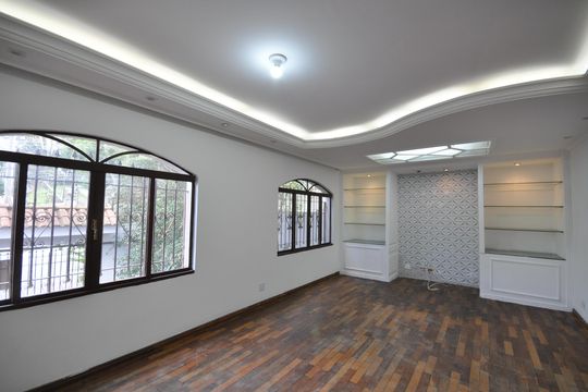 Casa para alugar com 4 quartos, 237m² em Vila Albertina, São Paulo