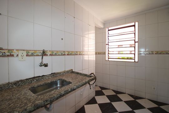 Cozinha de apartamento para alugar com 2 quartos, 52m² em Conjunto Habitacional Inácio Monteiro, São Paulo