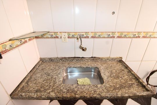 Cozinha de apartamento para alugar com 2 quartos, 52m² em Conjunto Habitacional Inácio Monteiro, São Paulo