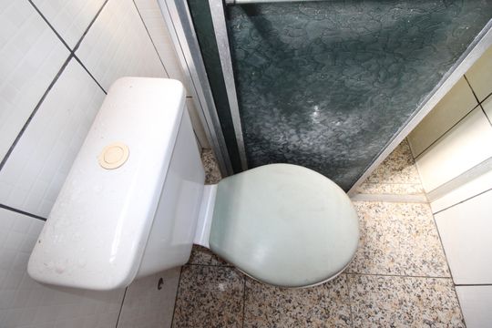 Banheiro de apartamento para alugar com 2 quartos, 52m² em Conjunto Habitacional Inácio Monteiro, São Paulo