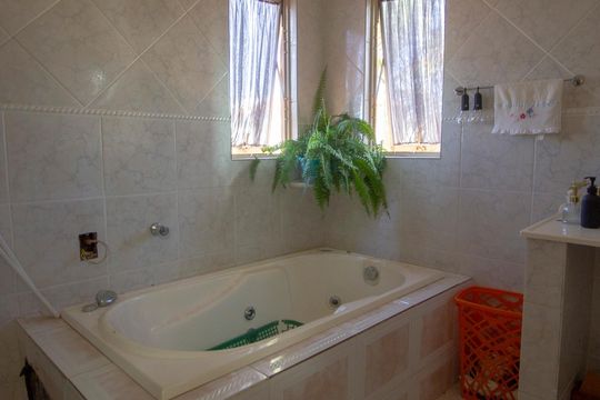 Casa à venda com 7 quartos, 400m² em Colônia Agrícola Samambaia, Brasília