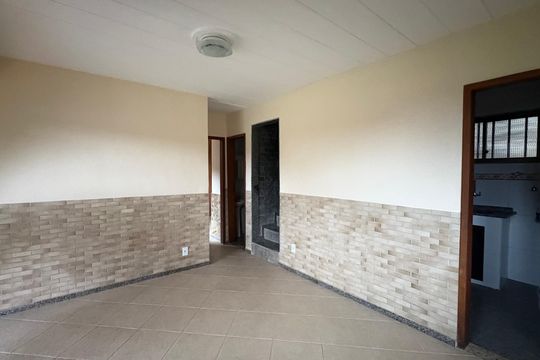 Sala de casa de condomínio para alugar com 3 quartos, 116m² em Quarteirão Ingelheim, Petrópolis