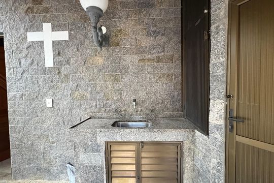 Área comum - Churrasqueira de casa de condomínio para alugar com 3 quartos, 116m² em Quarteirão Ingelheim, Petrópolis