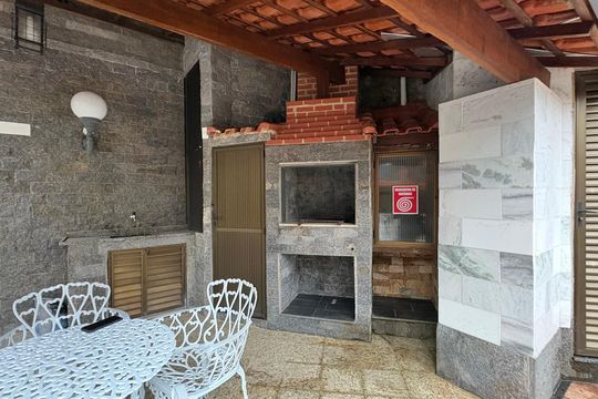 Área comum - Churrasqueira de casa de condomínio para alugar com 3 quartos, 116m² em Quarteirão Ingelheim, Petrópolis