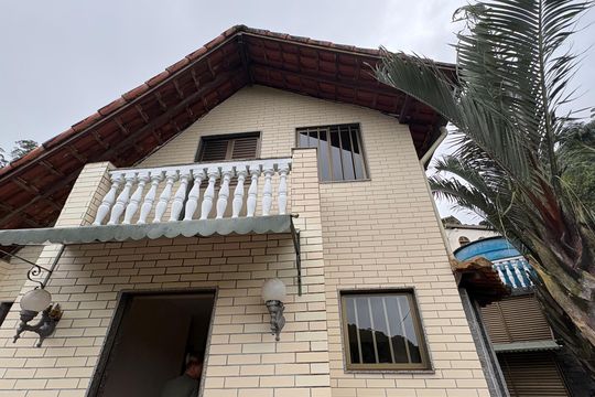 Fachada da Casa de casa de condomínio para alugar com 3 quartos, 116m² em Quarteirão Ingelheim, Petrópolis