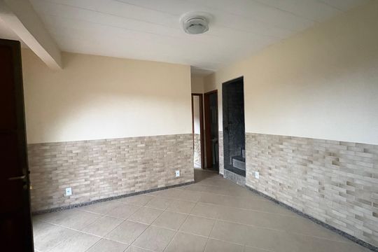Sala de casa de condomínio para alugar com 3 quartos, 116m² em Quarteirão Ingelheim, Petrópolis