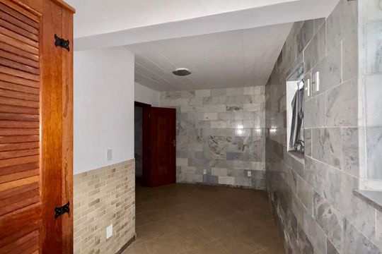  Quarto de apartamento para alugar com 1 quarto, 116m² em Quarteirão Ingelheim, Petrópolis