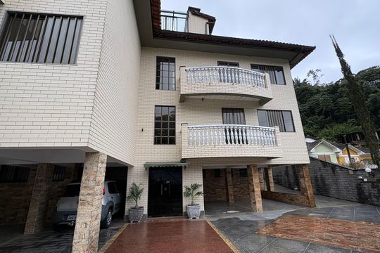 Fachada e portaria de apartamento para alugar com 1 quarto, 116m² em Quarteirão Ingelheim, Petrópolis
