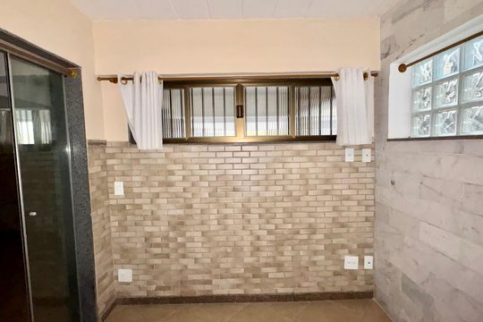 Quarto de kitnet/studio para alugar com 1 quarto, 116m² em Quarteirão Ingelheim, Petrópolis