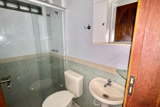 Banheiro de kitnet/studio para alugar com 1 quarto, 116m² em Quarteirão Ingelheim, Petrópolis