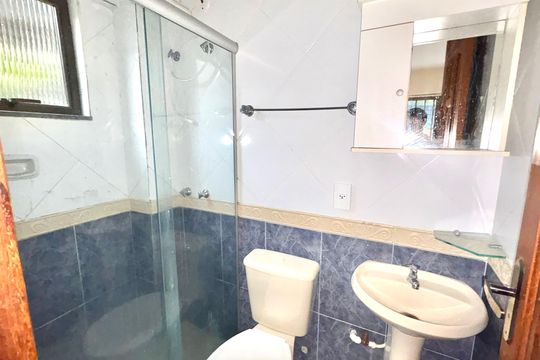 Banheiro do Quarto 1 de apartamento para alugar com 3 quartos, 116m² em Quarteirão Ingelheim, Petrópolis