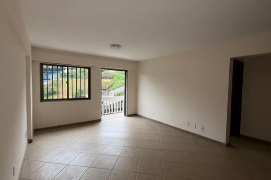 Sala de apartamento para alugar com 3 quartos, 116m² em Quarteirão Ingelheim, Petrópolis