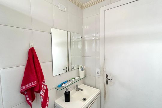 Banheiro de apartamento à venda com 2 quartos, 54m² em Jardim Bom Clima, Guarulhos