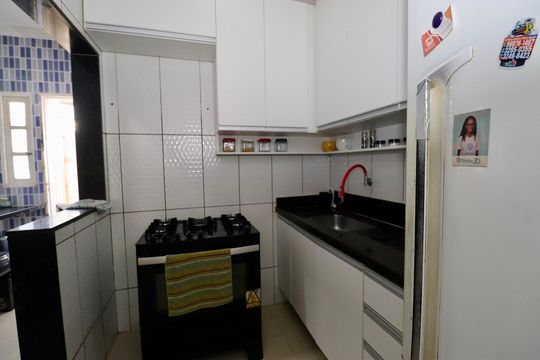 Cozinha de casa de condomínio para alugar com 2 quartos, 74m² em Stella Maris, Salvador