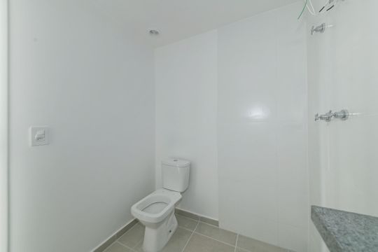 Banheiro de kitnet/studio à venda com 1 quarto, 25m² em Vila Congonhas, São Paulo