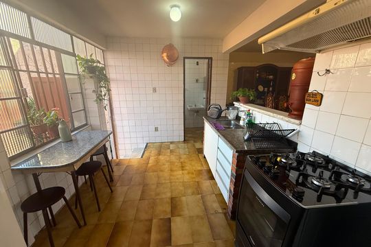 Casa para alugar com 4 quartos, 230m² em Alto Caiçaras, Belo Horizonte