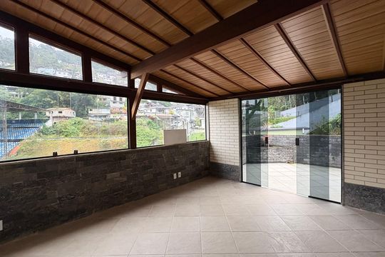 Sala de apartamento para alugar com 2 quartos, 116m² em Quarteirão Ingelheim, Petrópolis