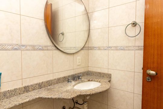 Banheiro da Suíte 1 de apartamento para alugar com 4 quartos, 244m² em Vila Valqueire, Rio de Janeiro
