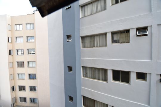 Vista do banheiro de serviço de apartamento à venda com 2 quartos, 80m² em Jardim Chapadão, Campinas