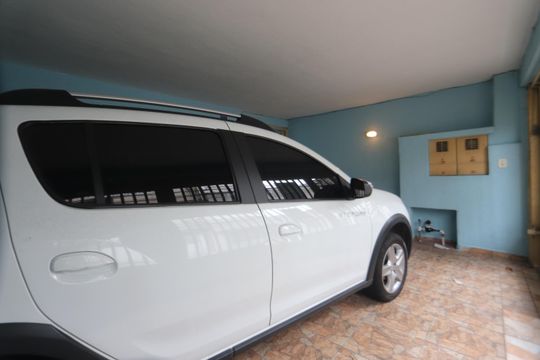 Garagem de casa à venda com 4 quartos, 120m² em Jardim Porteira Grande, São Paulo