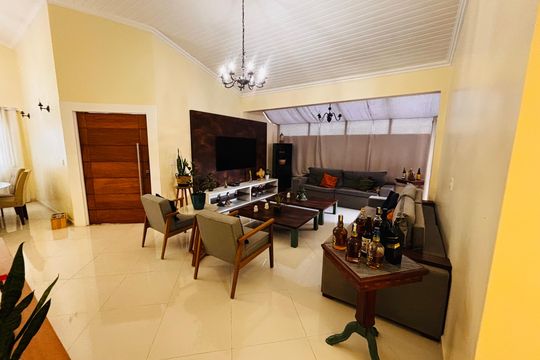 Sala  de casa de condomínio para alugar com 4 quartos, 250m² em Aldeia da Serra, Barueri