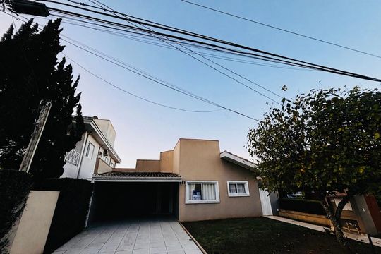 Fachada de casa de condomínio para alugar com 4 quartos, 250m² em Aldeia da Serra, Barueri