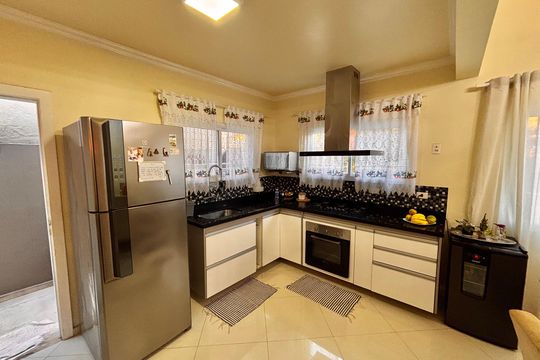 Cozinha de casa de condomínio para alugar com 4 quartos, 250m² em Aldeia da Serra, Barueri