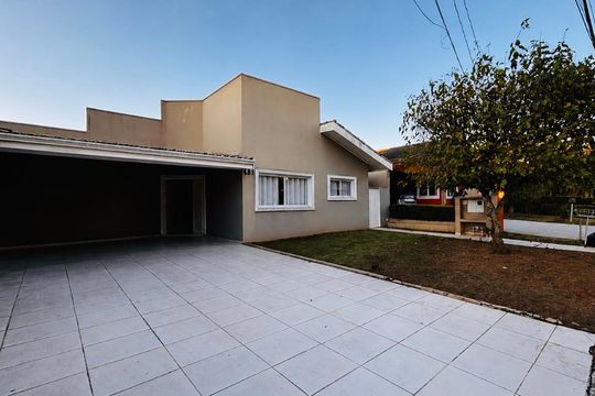 Fachada de casa de condomínio para alugar com 4 quartos, 250m² em Aldeia da Serra, Barueri