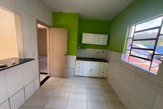 cozinha de casa para alugar com 1 quarto, 50m² em Alto Caiçaras, Belo Horizonte