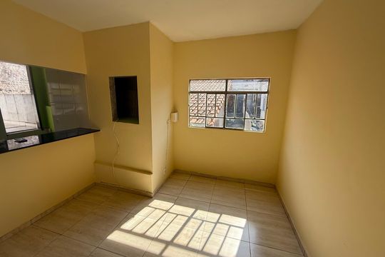 quarto 1 de casa para alugar com 1 quarto, 50m² em Alto Caiçaras, Belo Horizonte