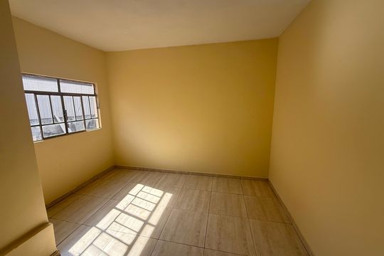 quarto 1 de casa para alugar com 1 quarto, 50m² em Alto Caiçaras, Belo Horizonte