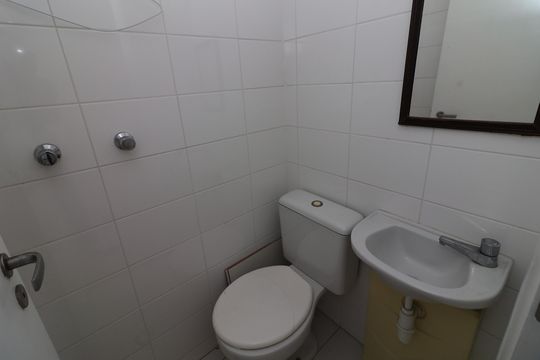Banheiro de serviço de apartamento para alugar com 3 quartos, 117m² em Cidade São Francisco, São Paulo