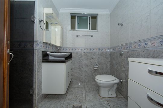 Banheiro social de apartamento à venda com 3 quartos, 117m² em , Belo Horizonte