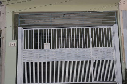 Fachada de casa à venda com 3 quartos, 160m² em Vila Penteado, São Paulo