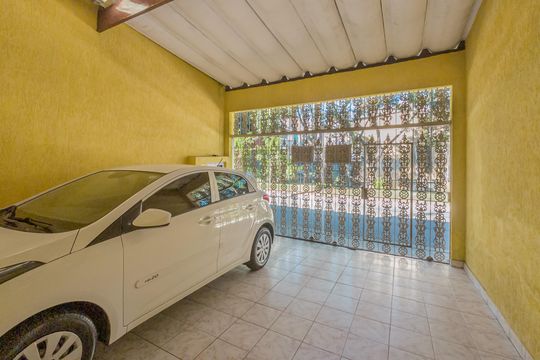 Garagem de casa à venda com 3 quartos, 150m² em Jardim Santo Onofre, São Paulo